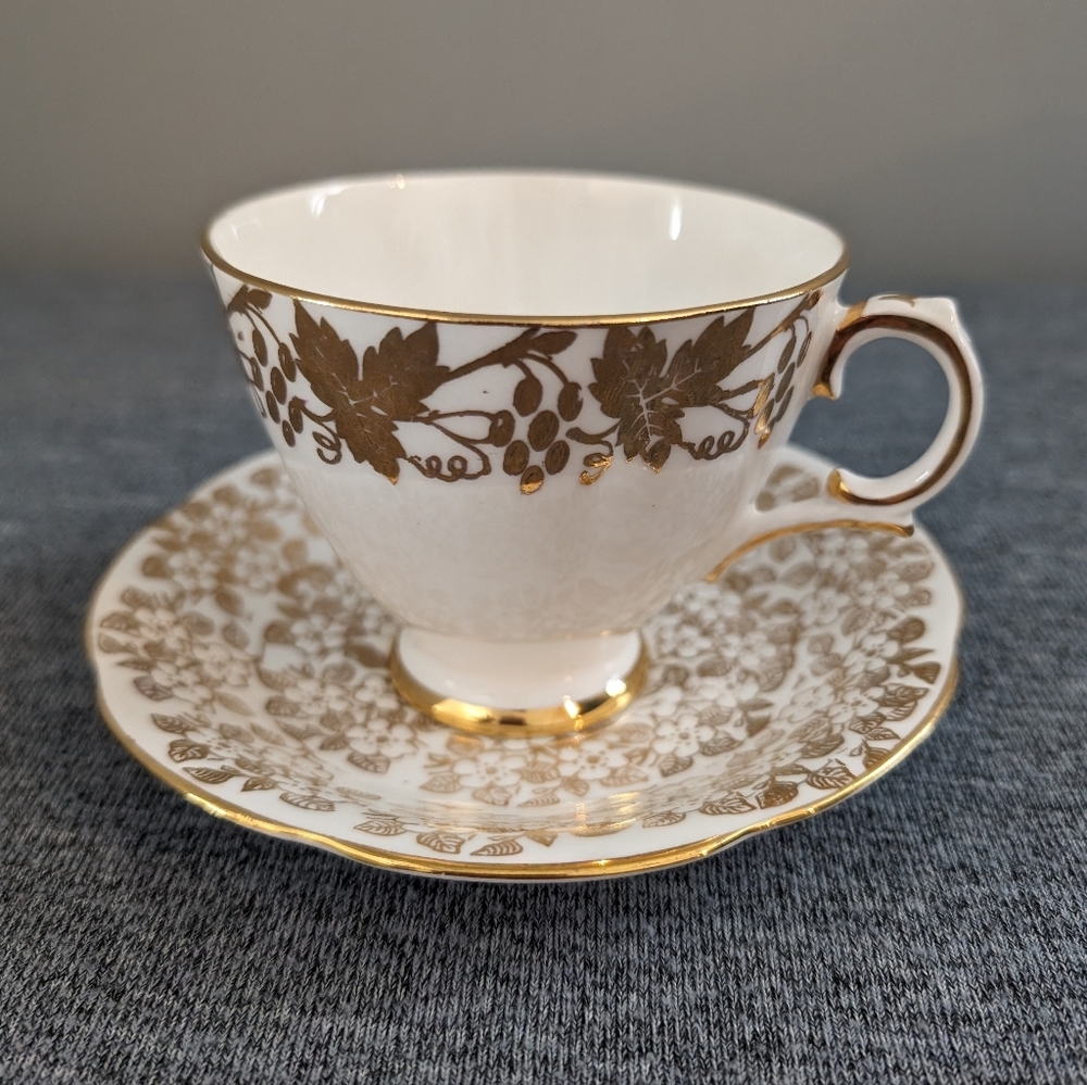 3/$30 | Royal Tara, Gold Leaves Cup and Saucer Set, Made in Ireland